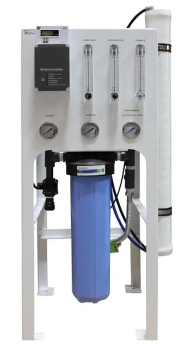 Commercial reverse osmosis system with flow meters